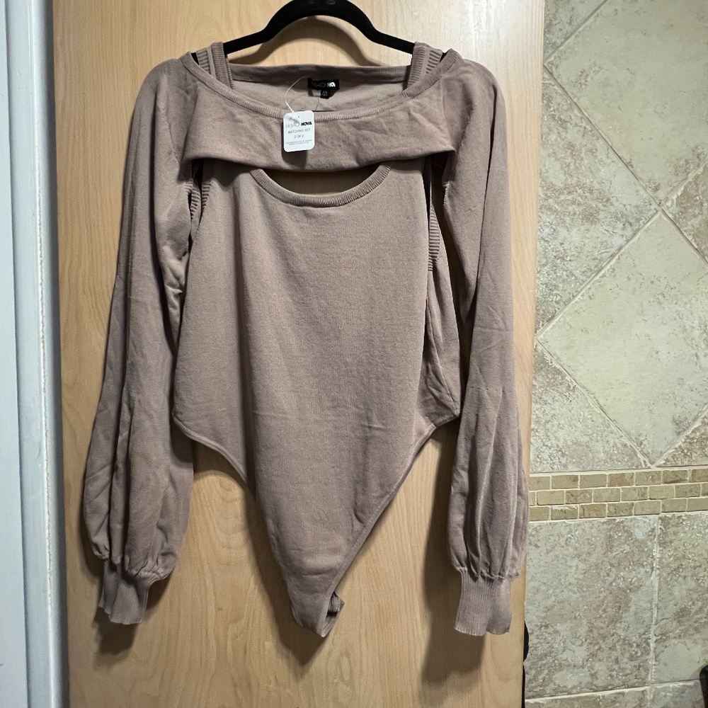 NWT 2 piece bodysuit with shrug
